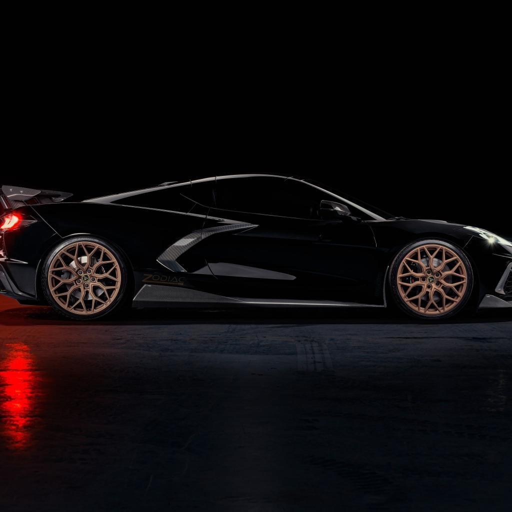 Черный автомобиль Chevrolet Corvette Zodiac 2023  года вид сбоку