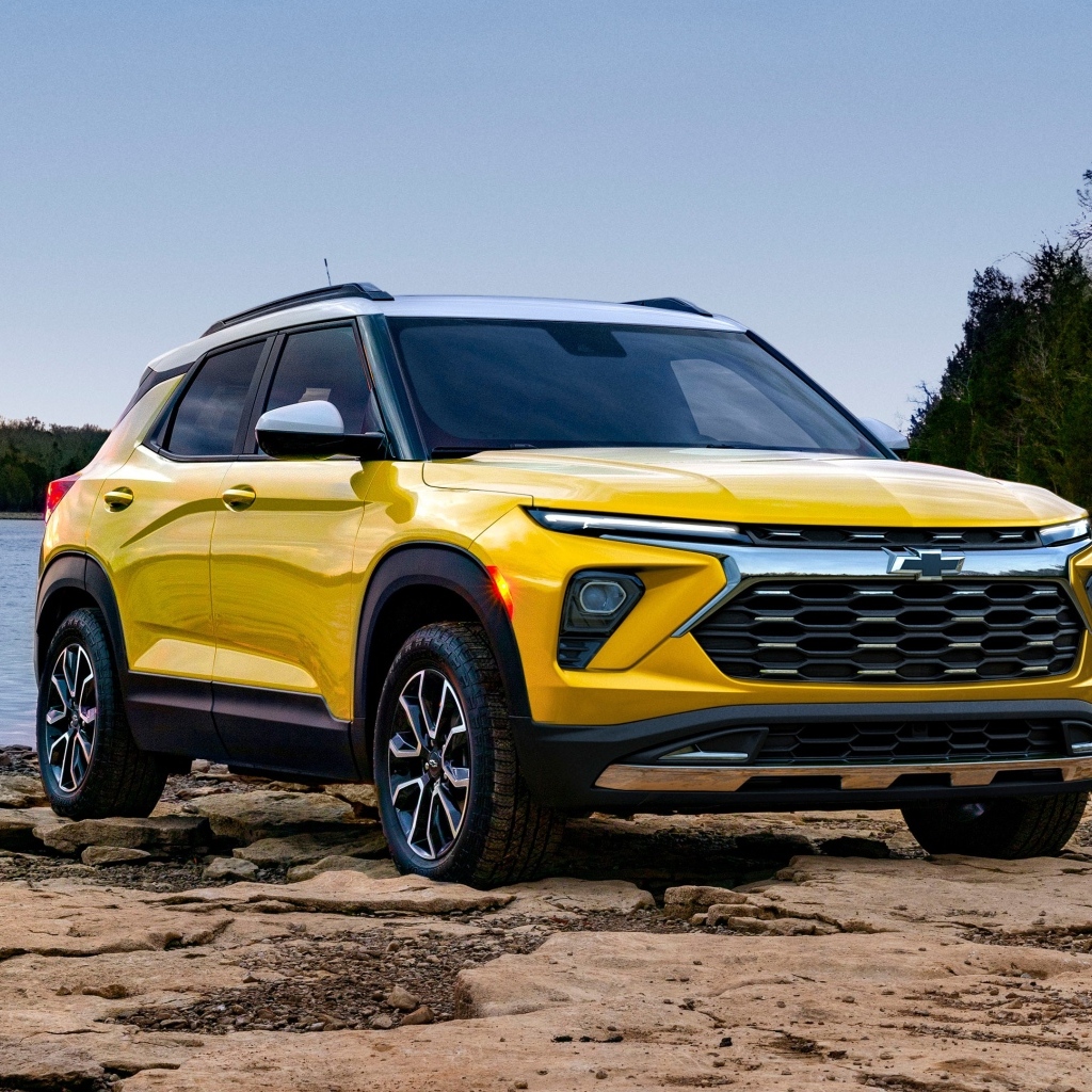 Желтый автомобиль Chevrolet TrailBlazer Activ 2024