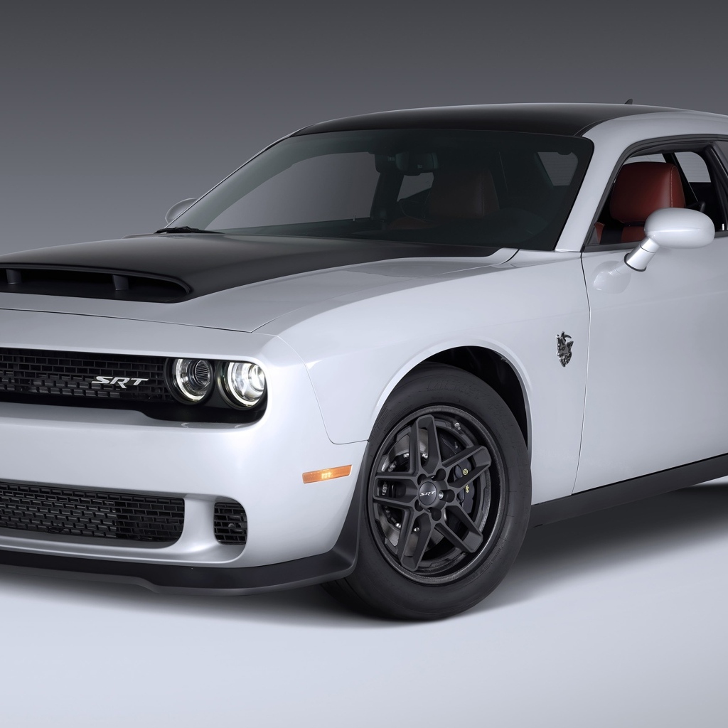 Дорогой автомобиль Dodge Challenger SRT Demon 2023 года