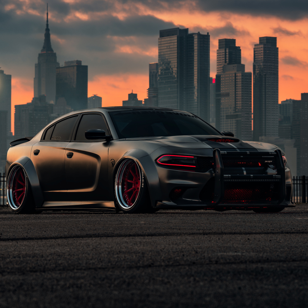 Стильный дорогой автомобиль Dodge Charger Hellcat Enforcer