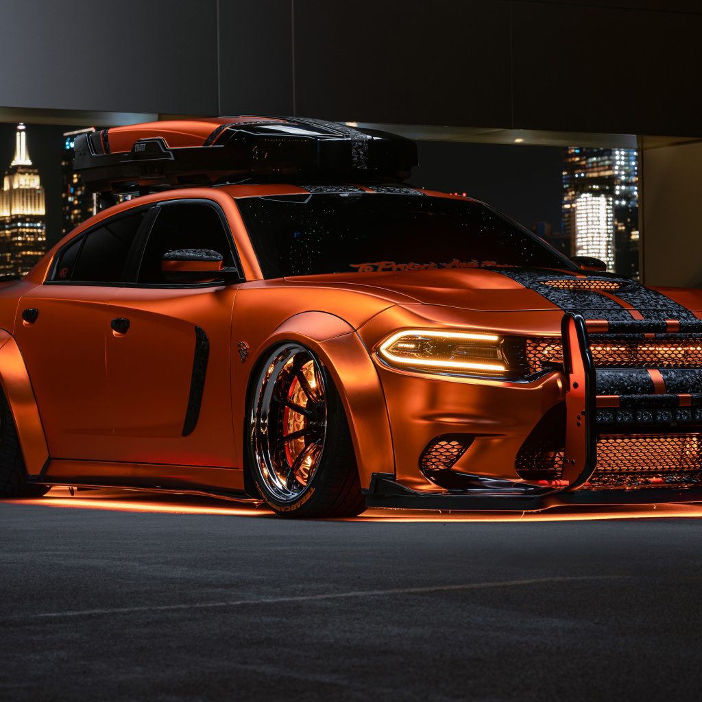 Стильный блестящий автомобиль Dodge Charger