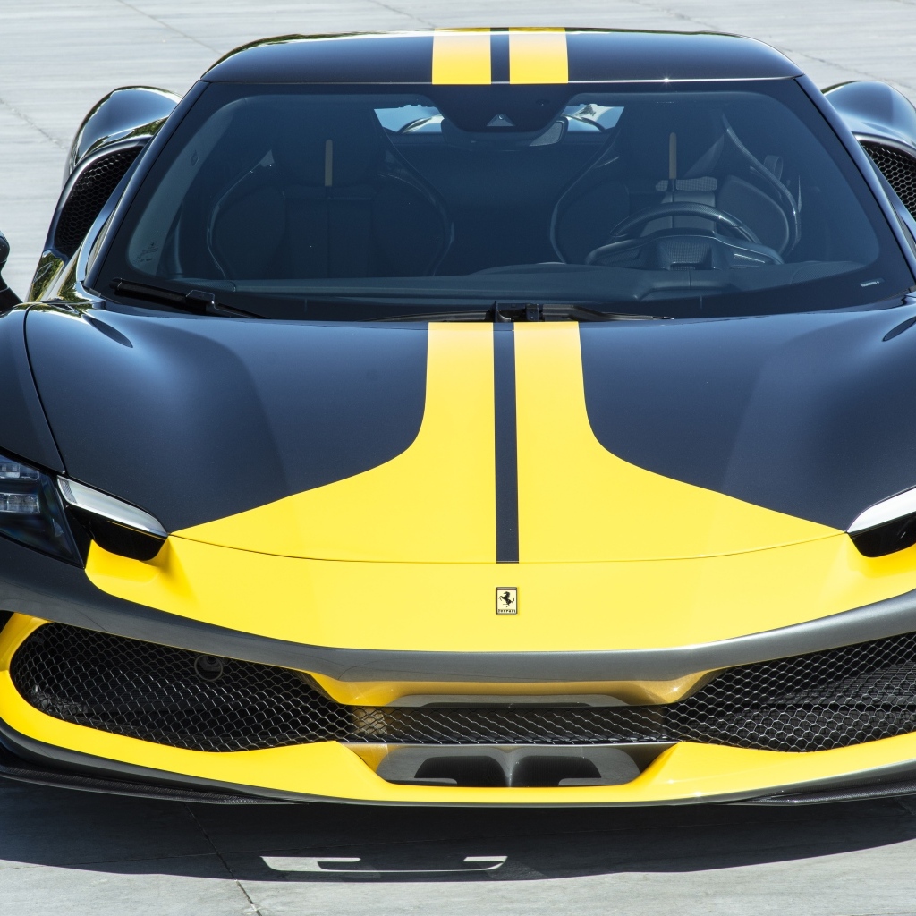 Спортивный автомобиль Ferrari 296 GTB Assetto Fiorano 2022  года вид спереди