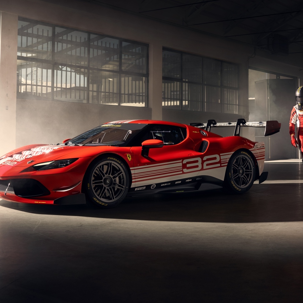 Автомобиль Ferrari 296 Challenge  в ангаре