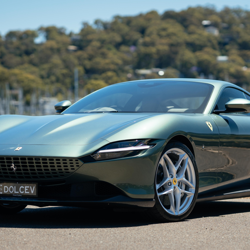 Автомобиль Ferrari Roma