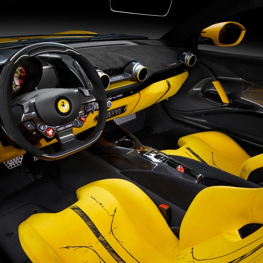 Кожаный салон автомобиля Ferrari 812