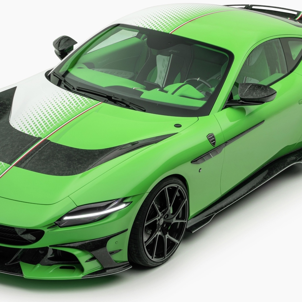 Автомобиль Mansory Tempesta Verde Ferrari Roma на белом фоне