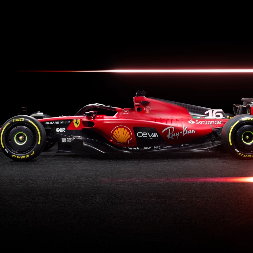 Гоночный Ferrari SF-23 F1 2023  вид сбоку