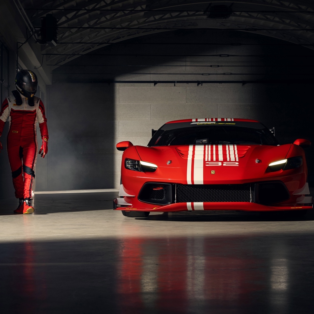 Красный гоночный автомобиль Ferrari 296 Challenge