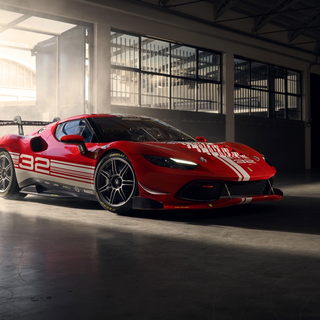 Красный быстрый автомобиль Ferrari 296 Challenge 2023