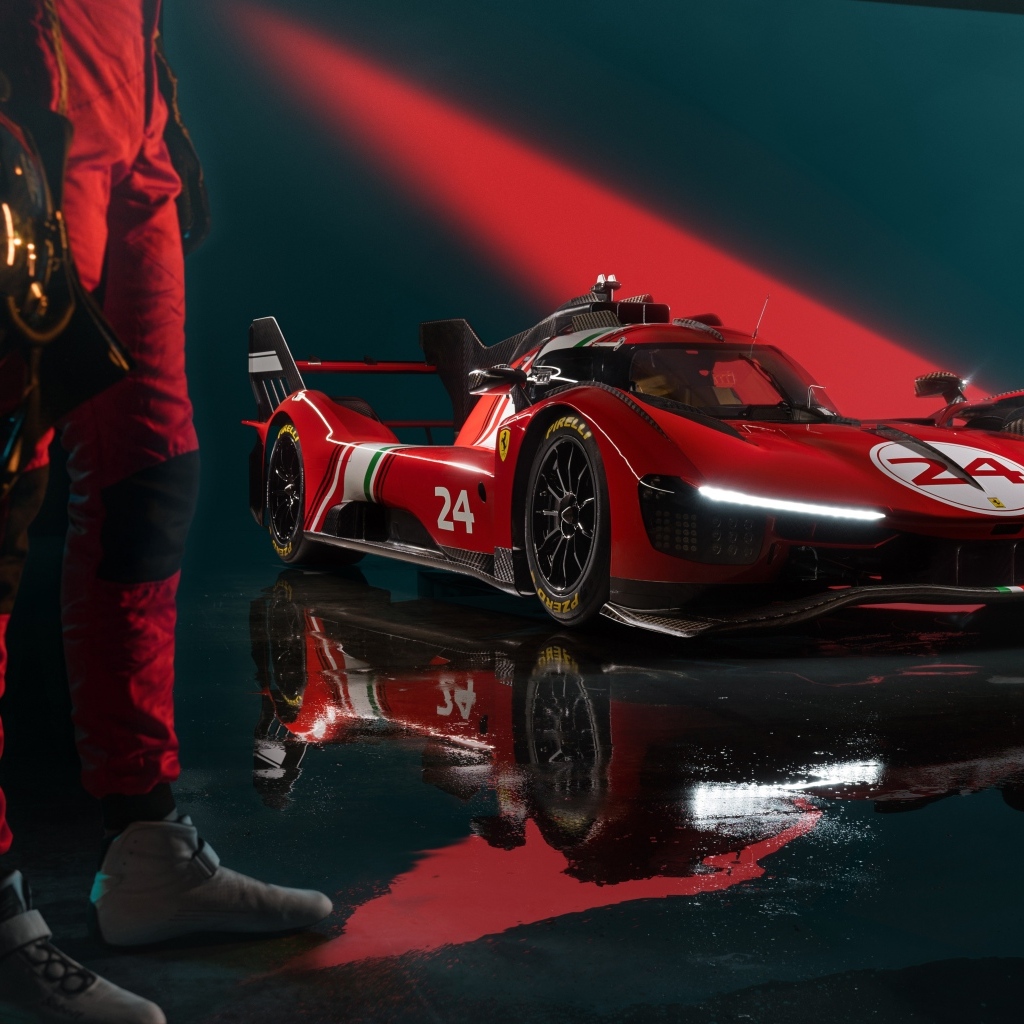 Красный стильный гоночный автомобиль Ferrari 499P Modificata