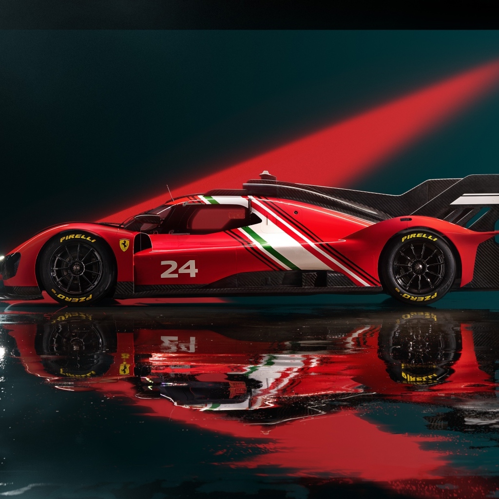 Вид сбоку на автомобиль Ferrari 499P Modificata