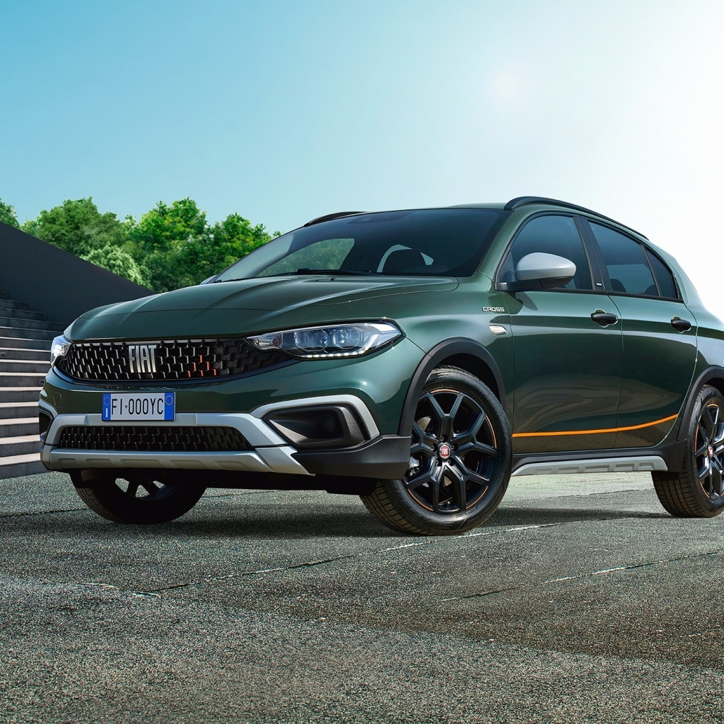 Автомобиль Fiat Tipo Cross Garmin Hybrid