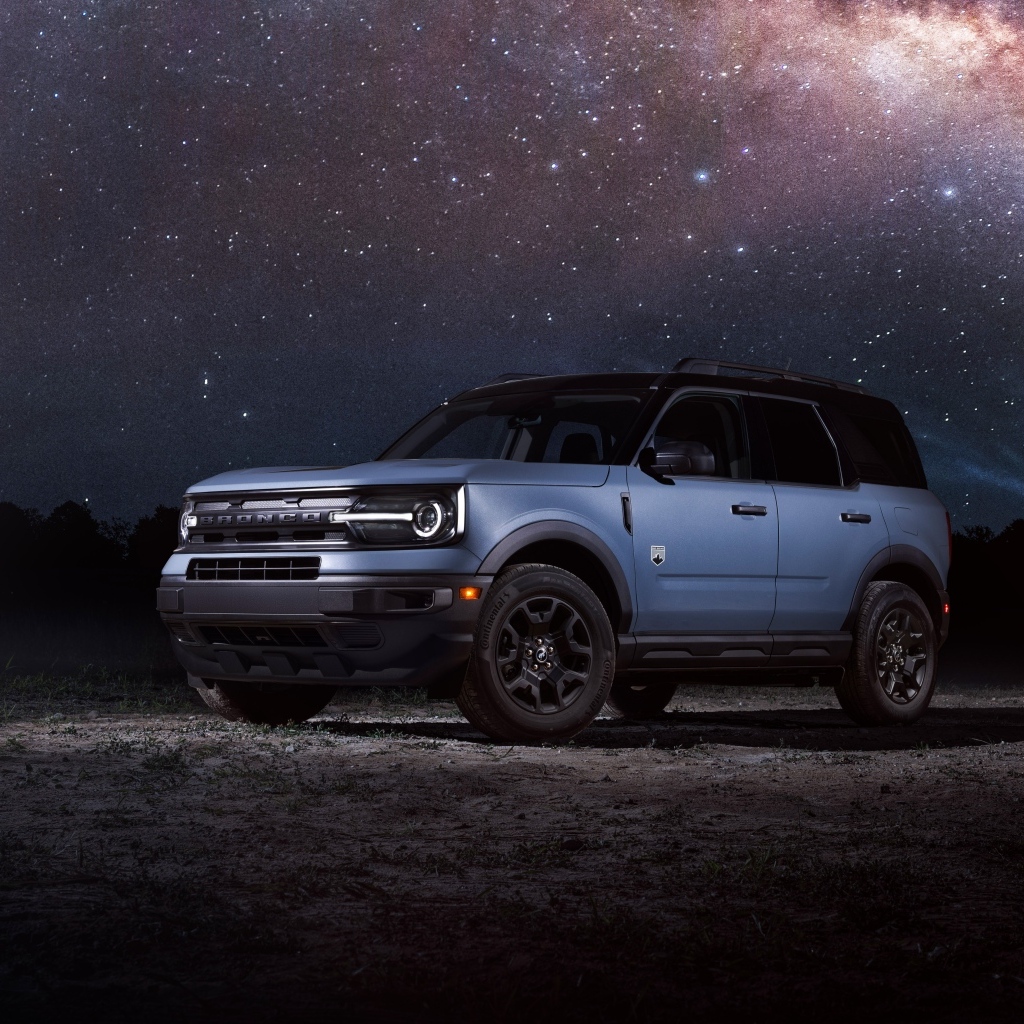 Автомобиль Ford Bronco Sport Black Appearance Package 2024 года под звездным небом