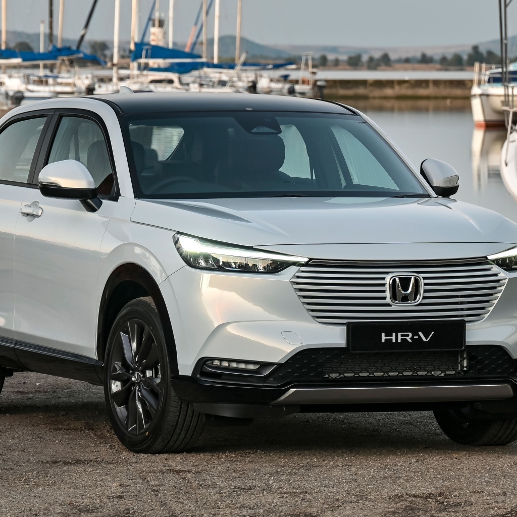 Серебристый внедорожник Honda HR-V 2022