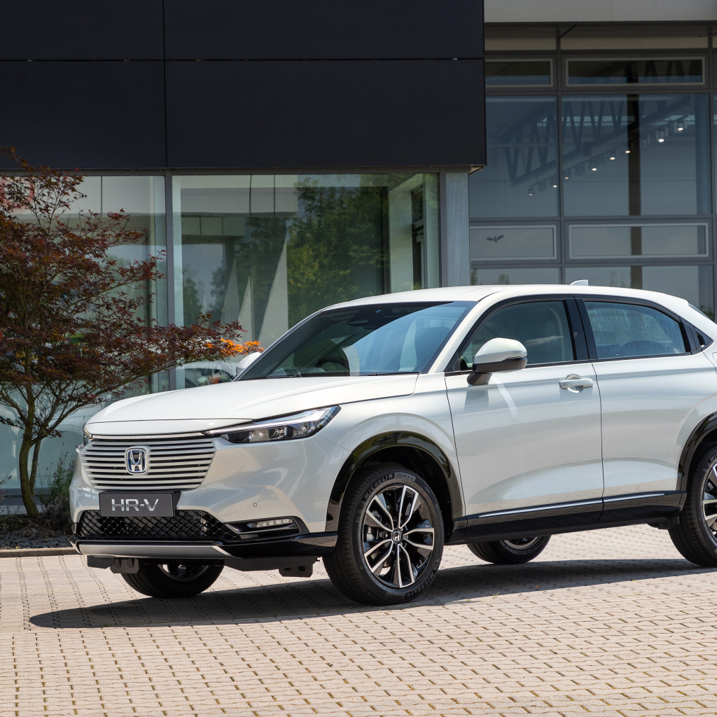 Белый внедорожник Honda HR-V