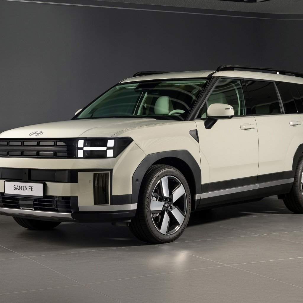 Большой внедорожник Hyundai Santa Fe Plug-In Hybrid
