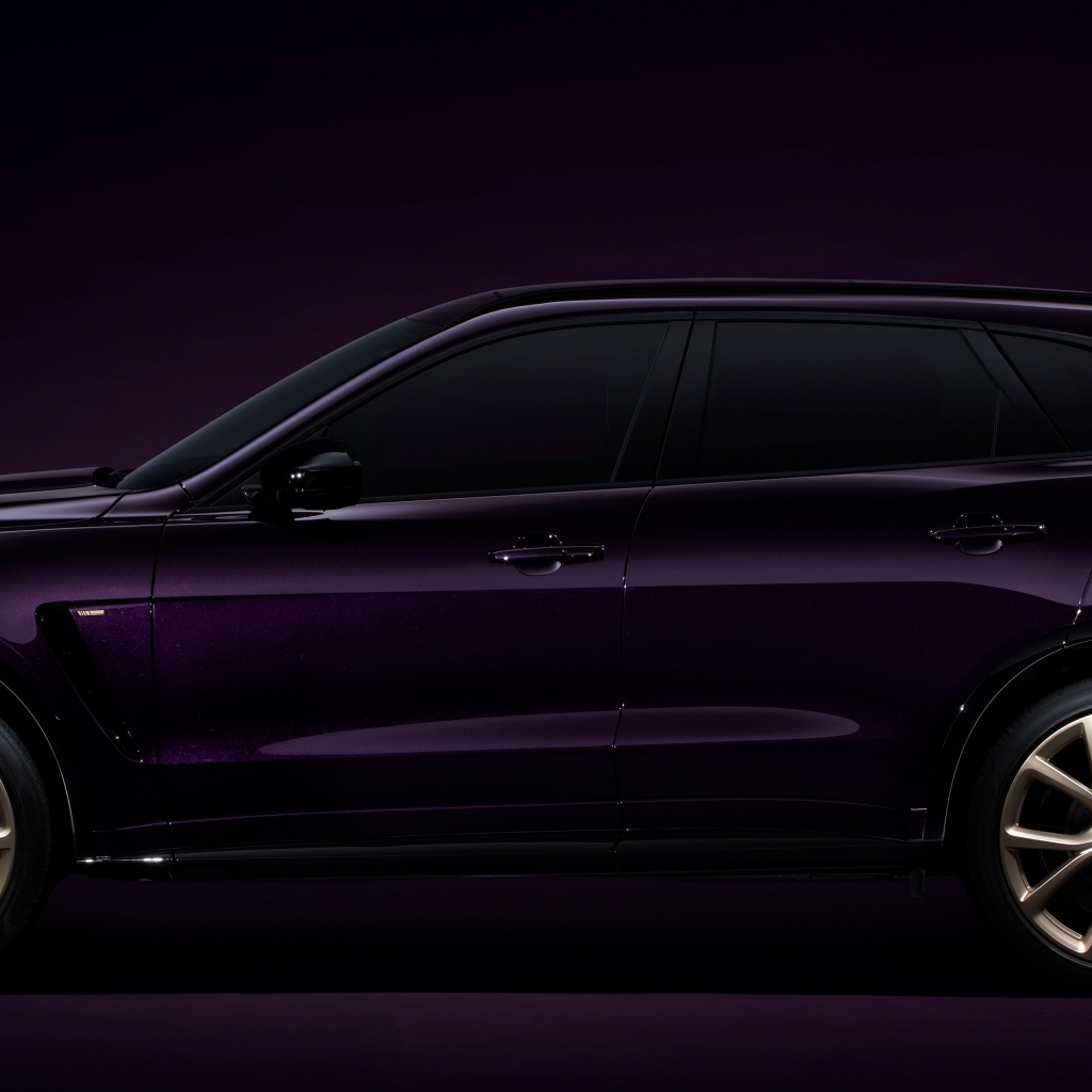 Автомобиль Jaguar F-Pace SVR