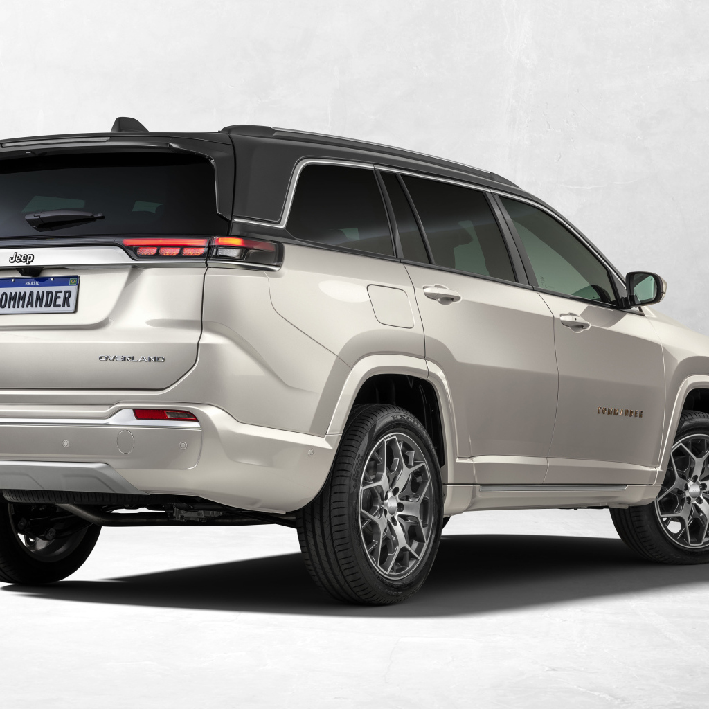 Внедорожник Jeep Commander Overland 2022 года вид сзади