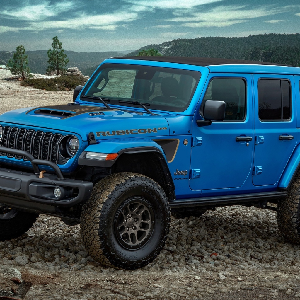 Синий Jeep Wrangler Unlimited Rubicon 2023 года