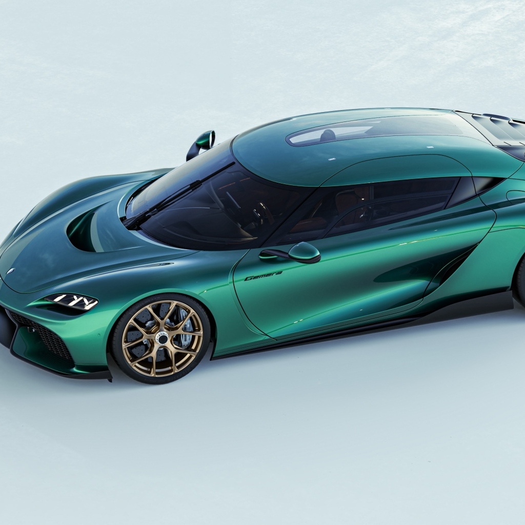 Вид сбоку на автомобиль  Koenigsegg Gemera 2024 года