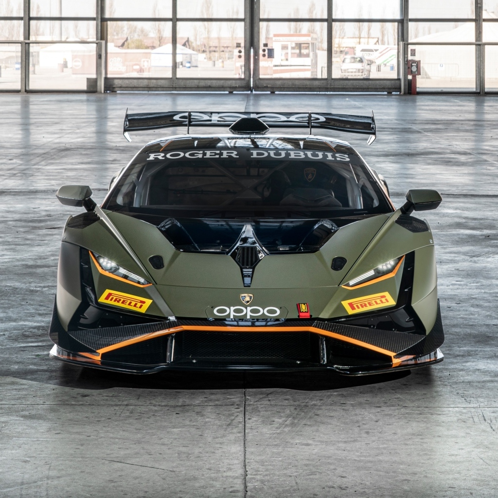 Автомобиль Lamborghini Huracán Super Trofeo EVO2  в ангаре