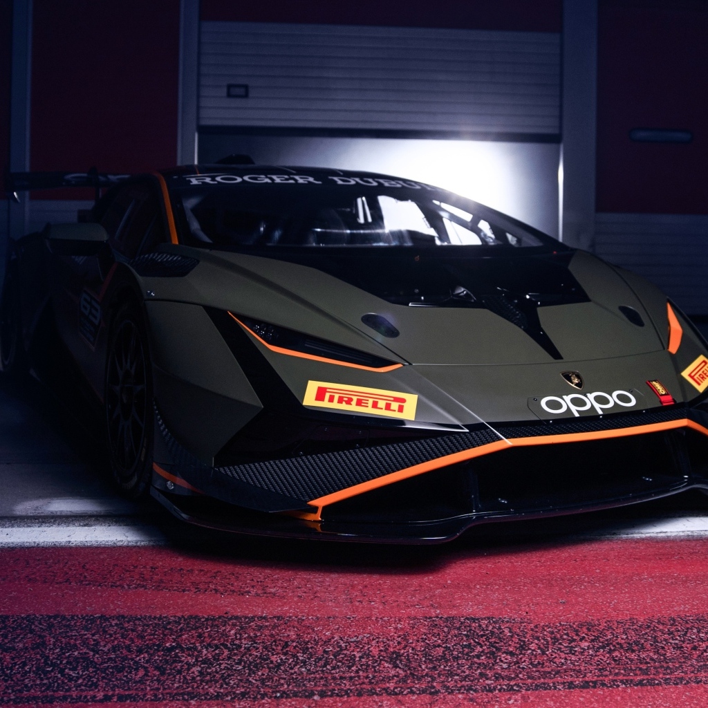 Вид спереди на автомобиль Lamborghini Huracán Super Trofeo EVO2