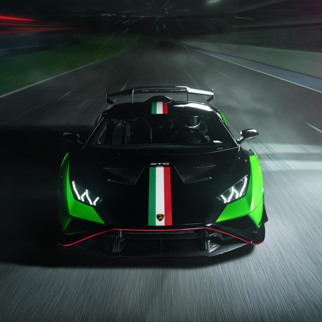 Вид спереди на автомобиль Lamborghini Huracan STO SC 10 Anniversario
