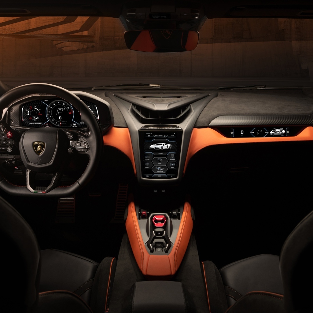 Салон автомобиля Lamborghini Revuelto 2023 года