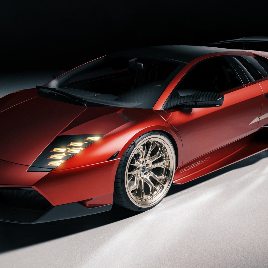 Красный быстрый автомобиль Lamborghini Murcielago