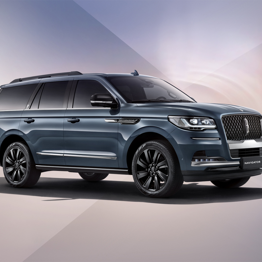 Большой автомобиль Lincoln Navigator 100th Anniversary