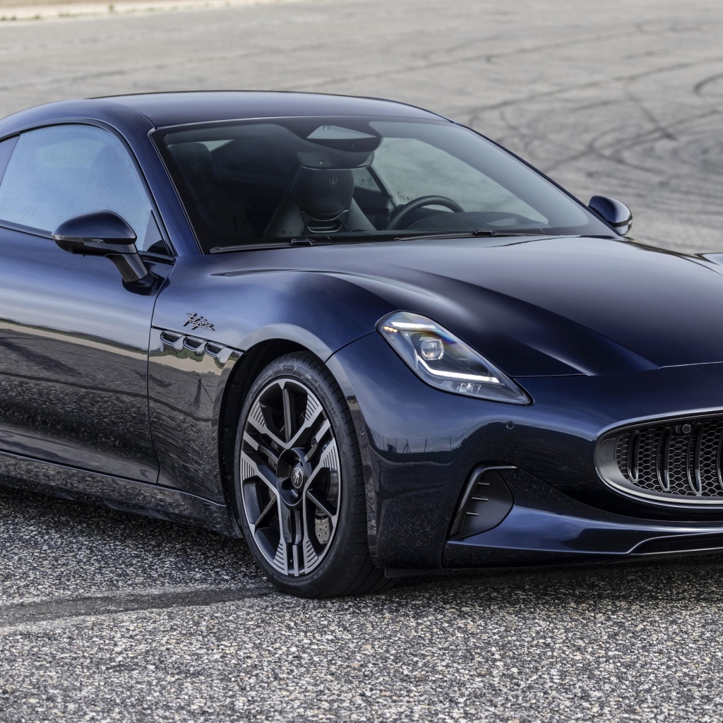 Автомобиль Maserati GranTurismo Folgore 2023 года
