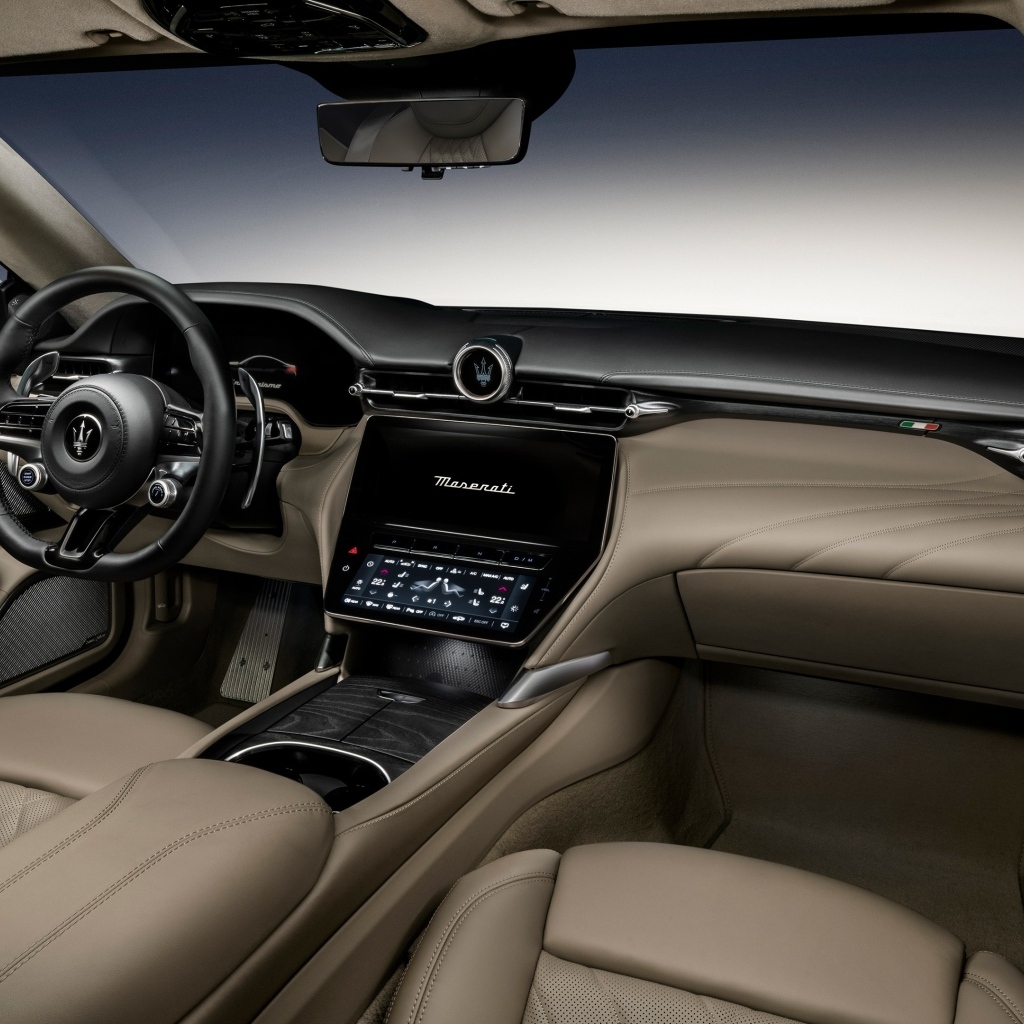 Кожаный салон автомобиля Maserati GranTurismo Modena 2023 года