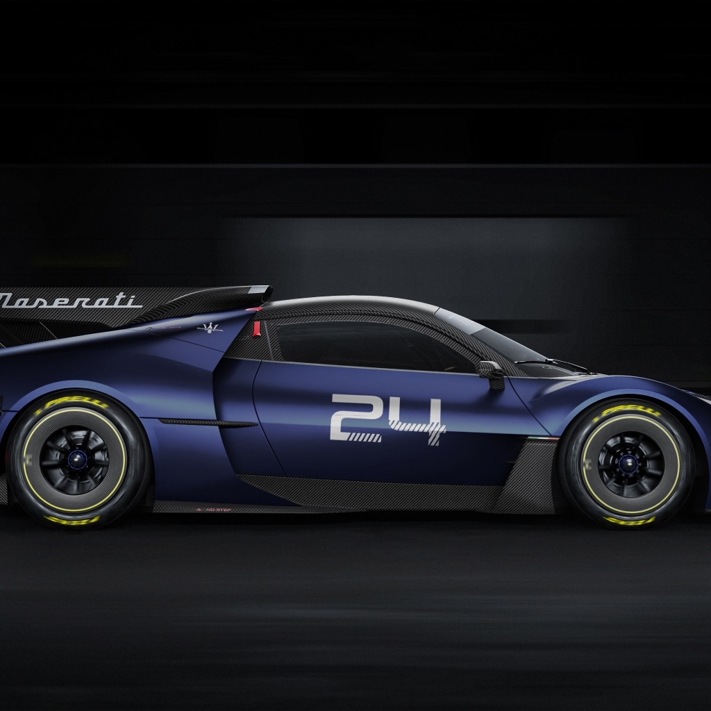 Быстрый автомобиль Maserati MCXtrema 2024 года вид сбоку