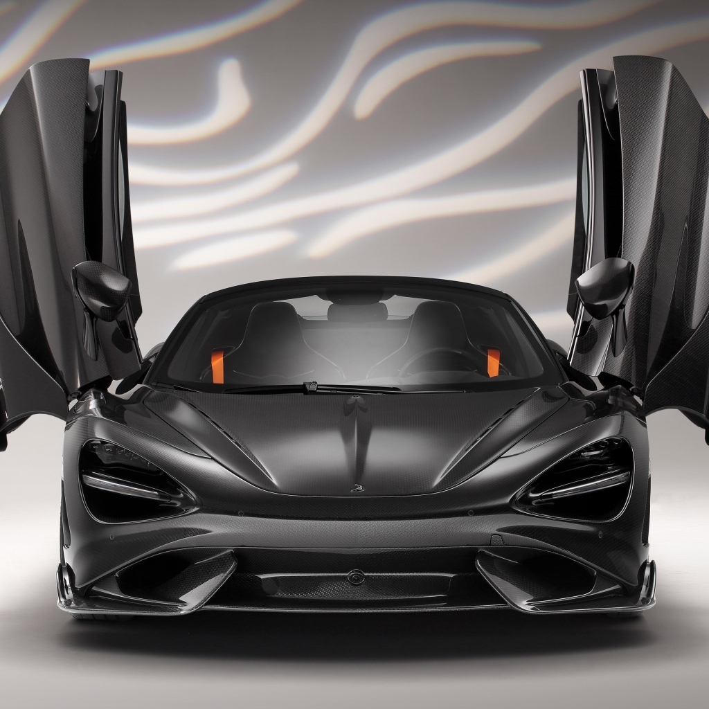 Черный McLaren 765LT Spider Carbon Edition с открытыми дверями