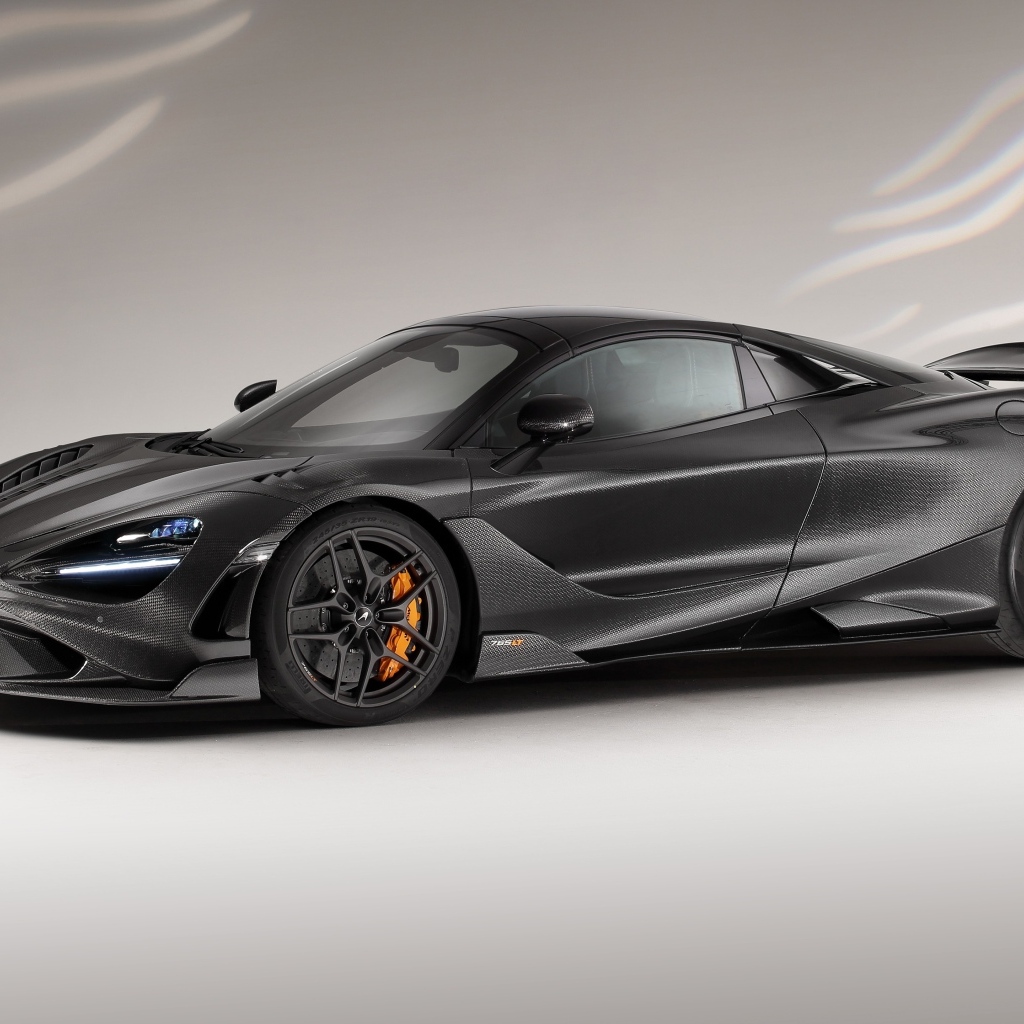 Черный автомобиль McLaren 765LT Spider Carbon