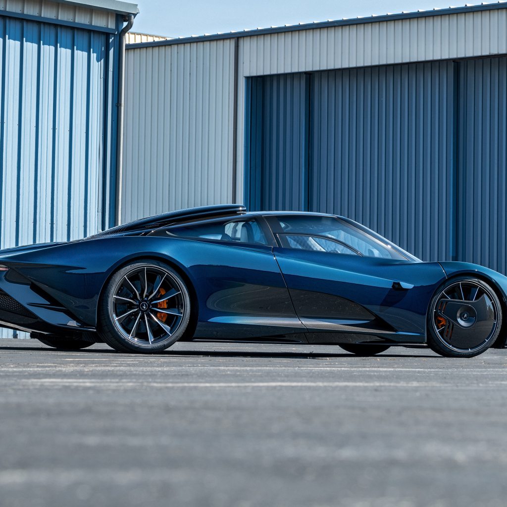 Стильный быстрый автомобиль McLaren Speedtail