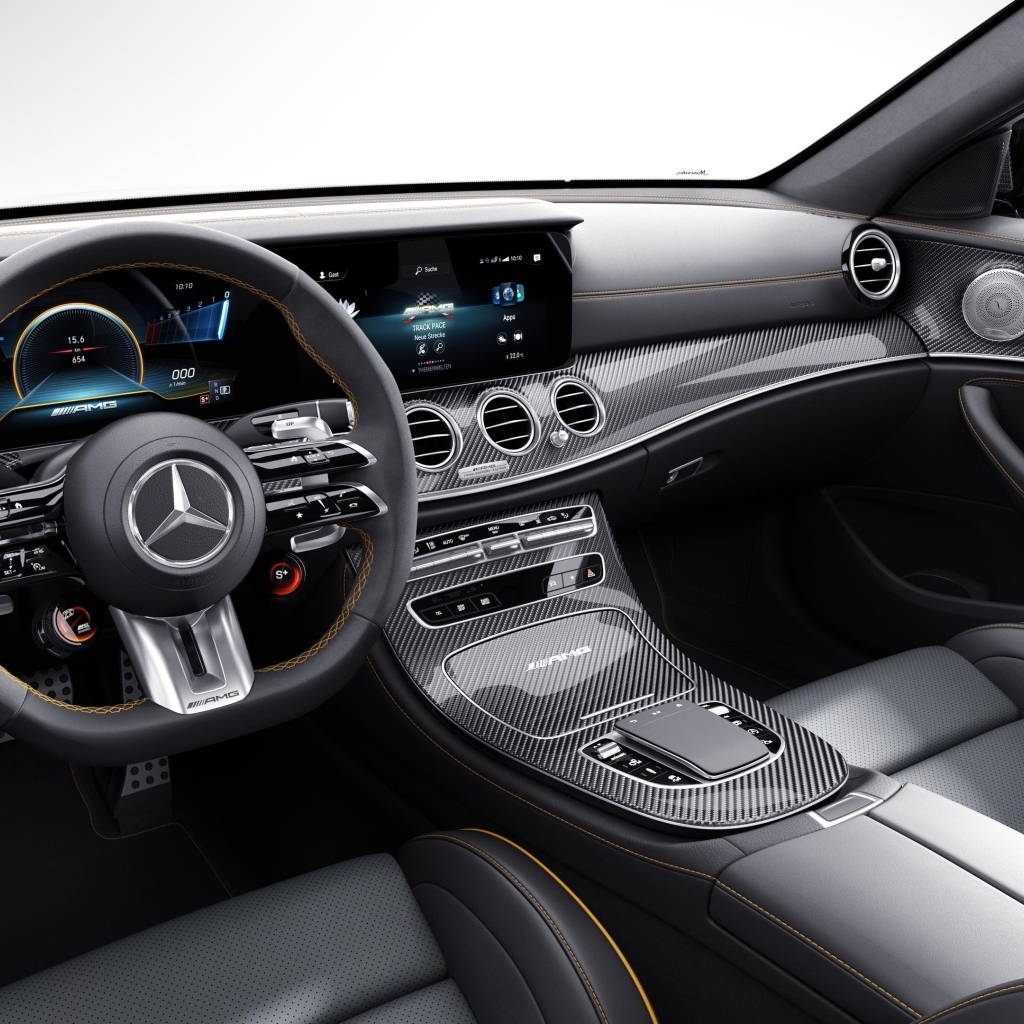 Черный кожаный салон автомобиля Mercedes-AMG E 63 S 4MATIC+