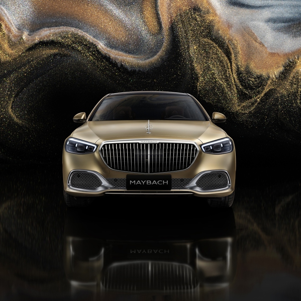 Вид спереди на автомобиль Mercedes MAYBACH S 680 4MATIC