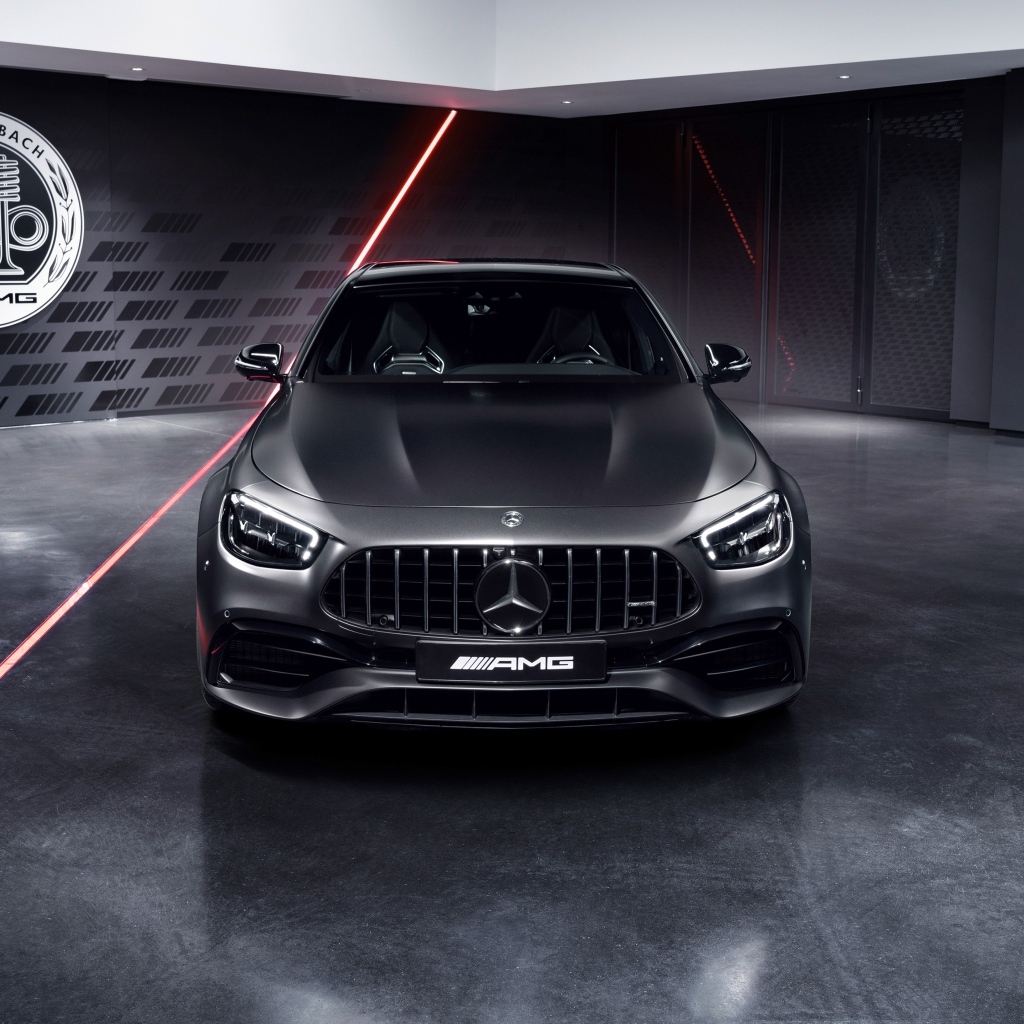 Автомобиль Mercedes-AMG E 63 S 4MATIC+ вид спереди