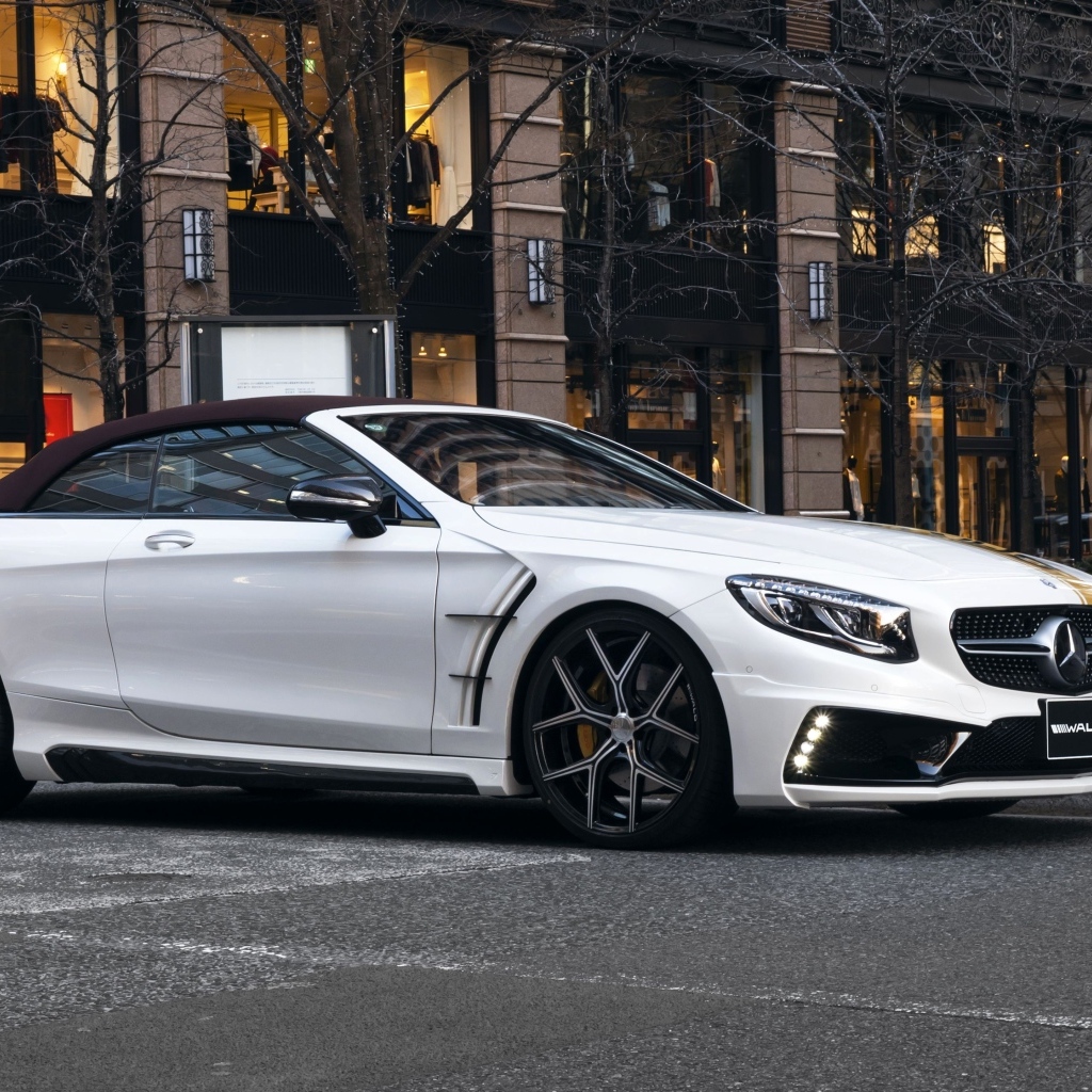 Белый автомобиль Mercedes-Benz S-Klasse Cabriolet Black Bison