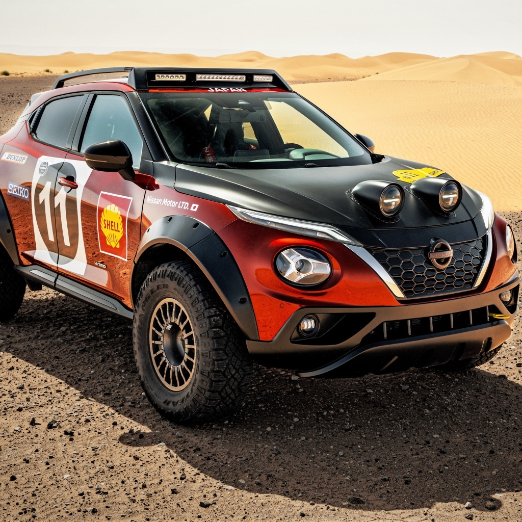 Автомобиль Nissan Juke Rally Tribute Concept в пустыне