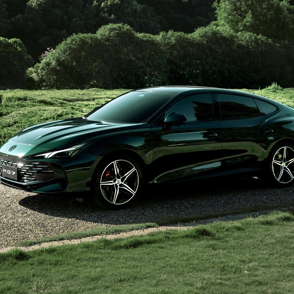 Зеленый автомобиль MG 7 Trophy