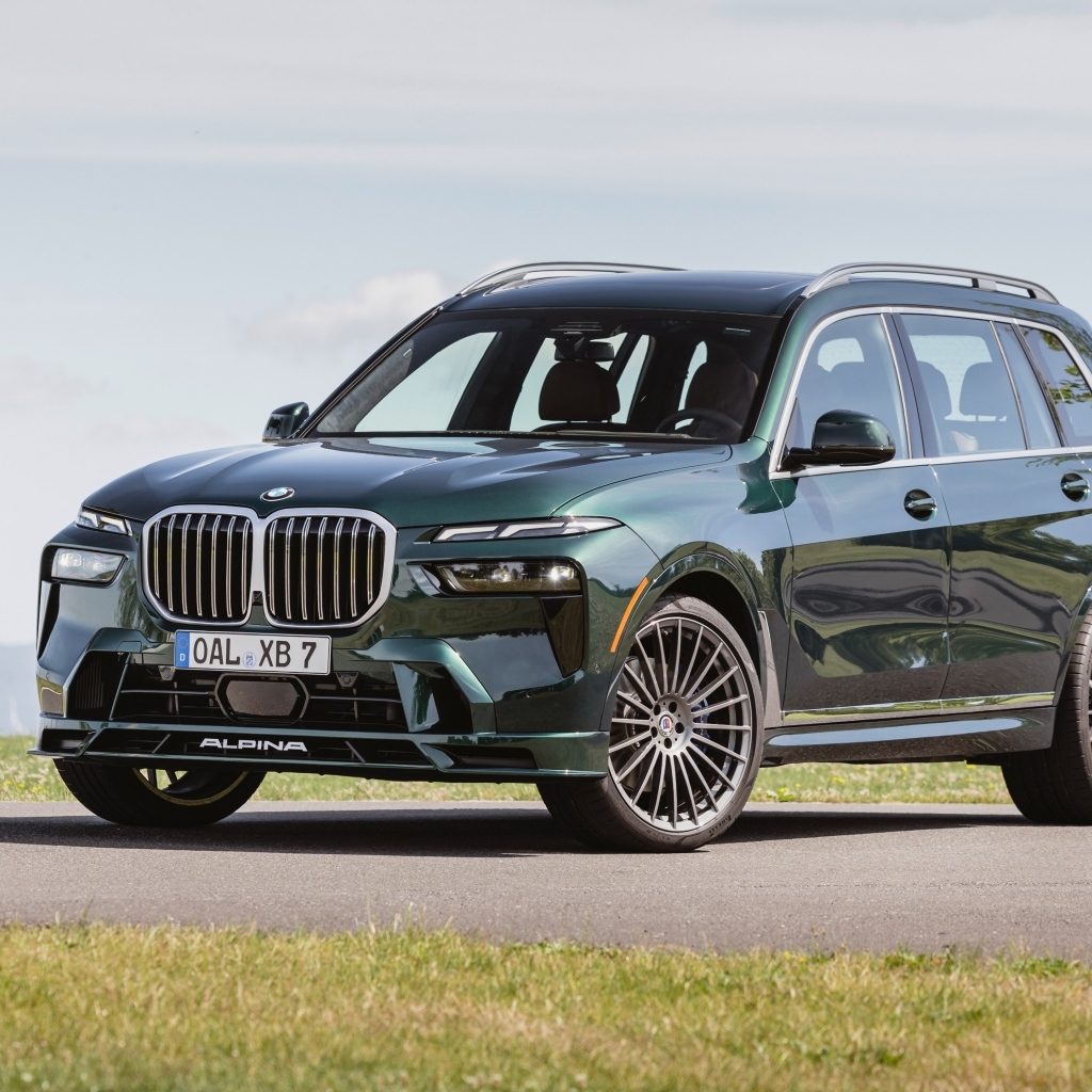 Новый автомобиль Alpina XB7 2023 года