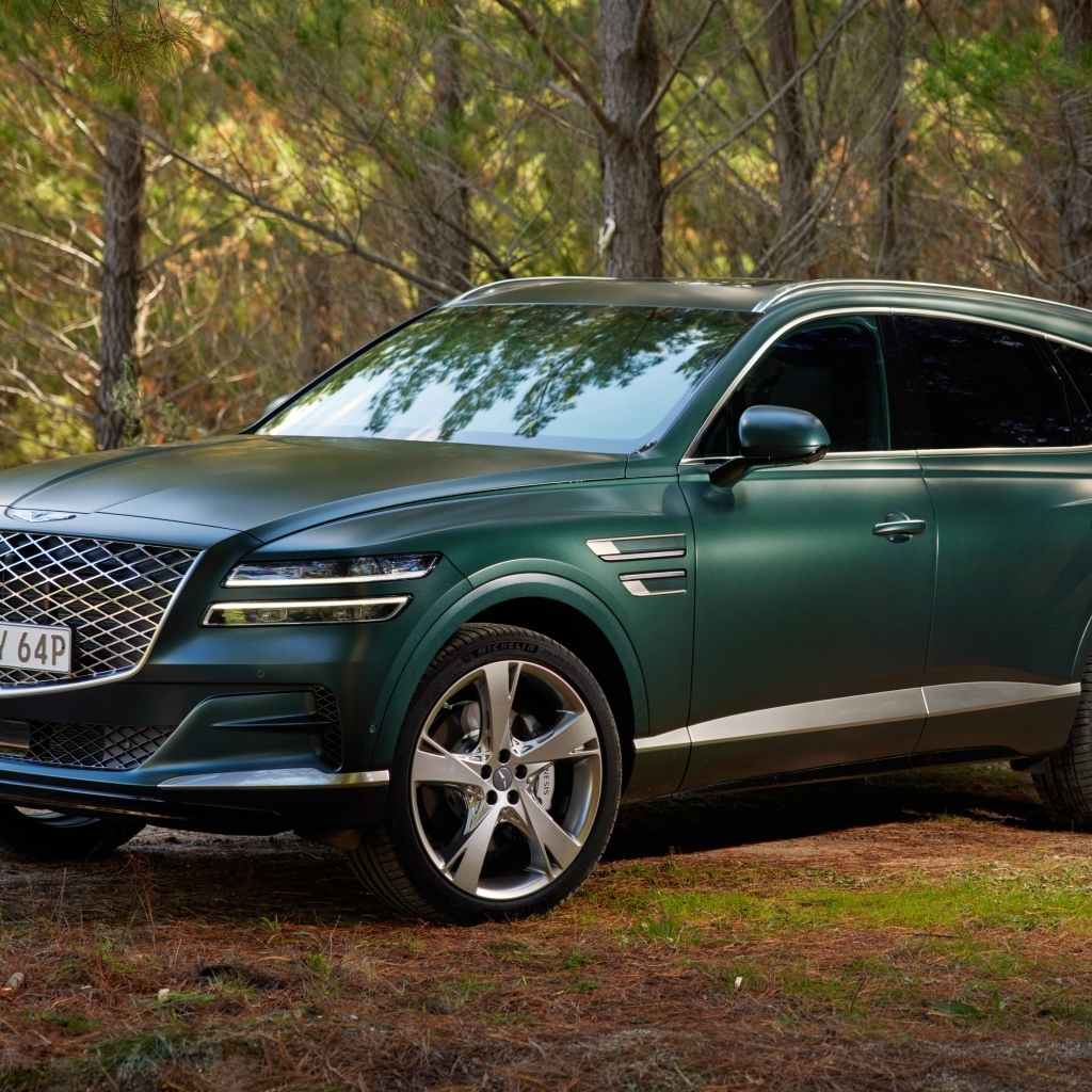 Внедорожник Genesis GV80 3.5T AWD в лесу