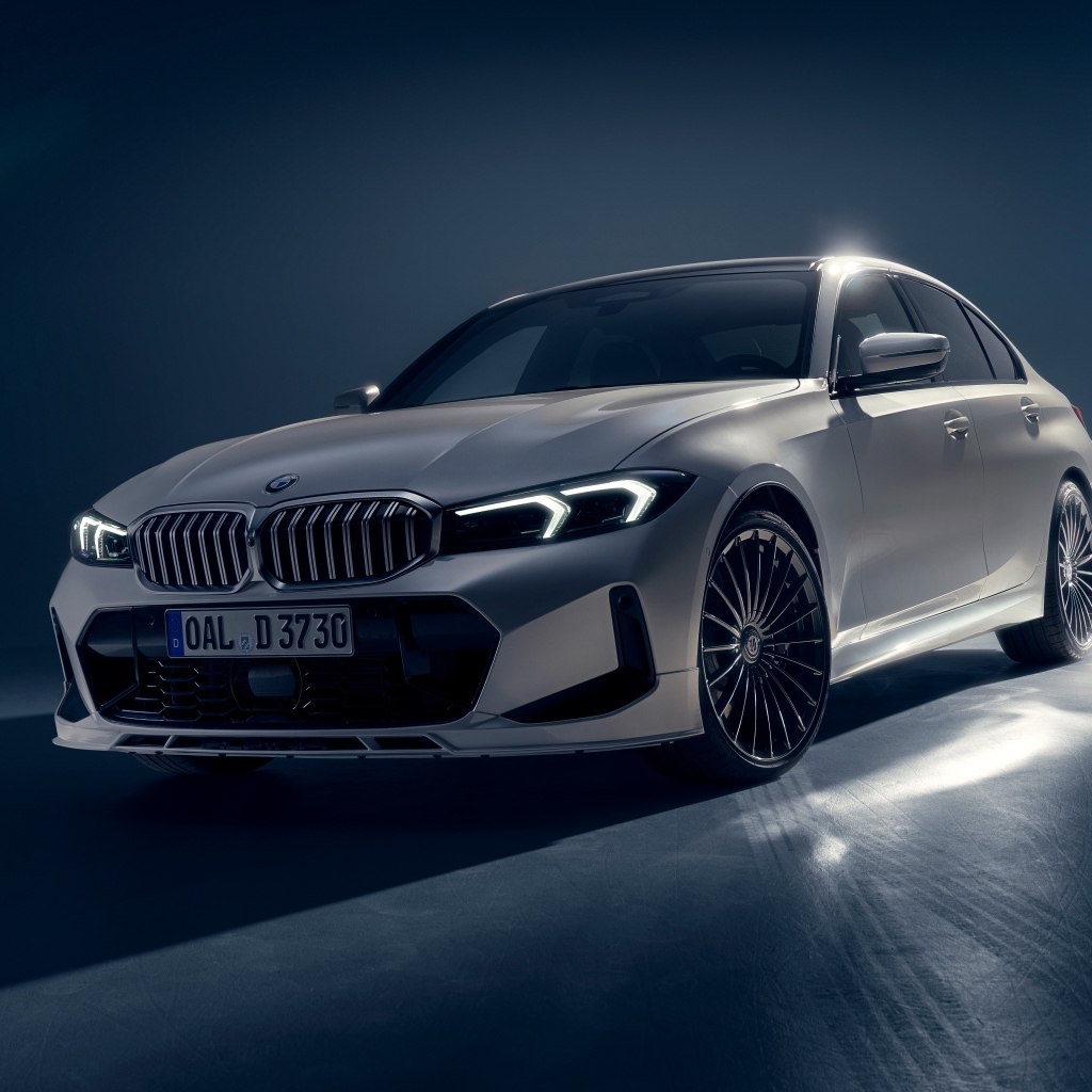 Серебристый автомобиль Alpina D3 S Limousine 2022