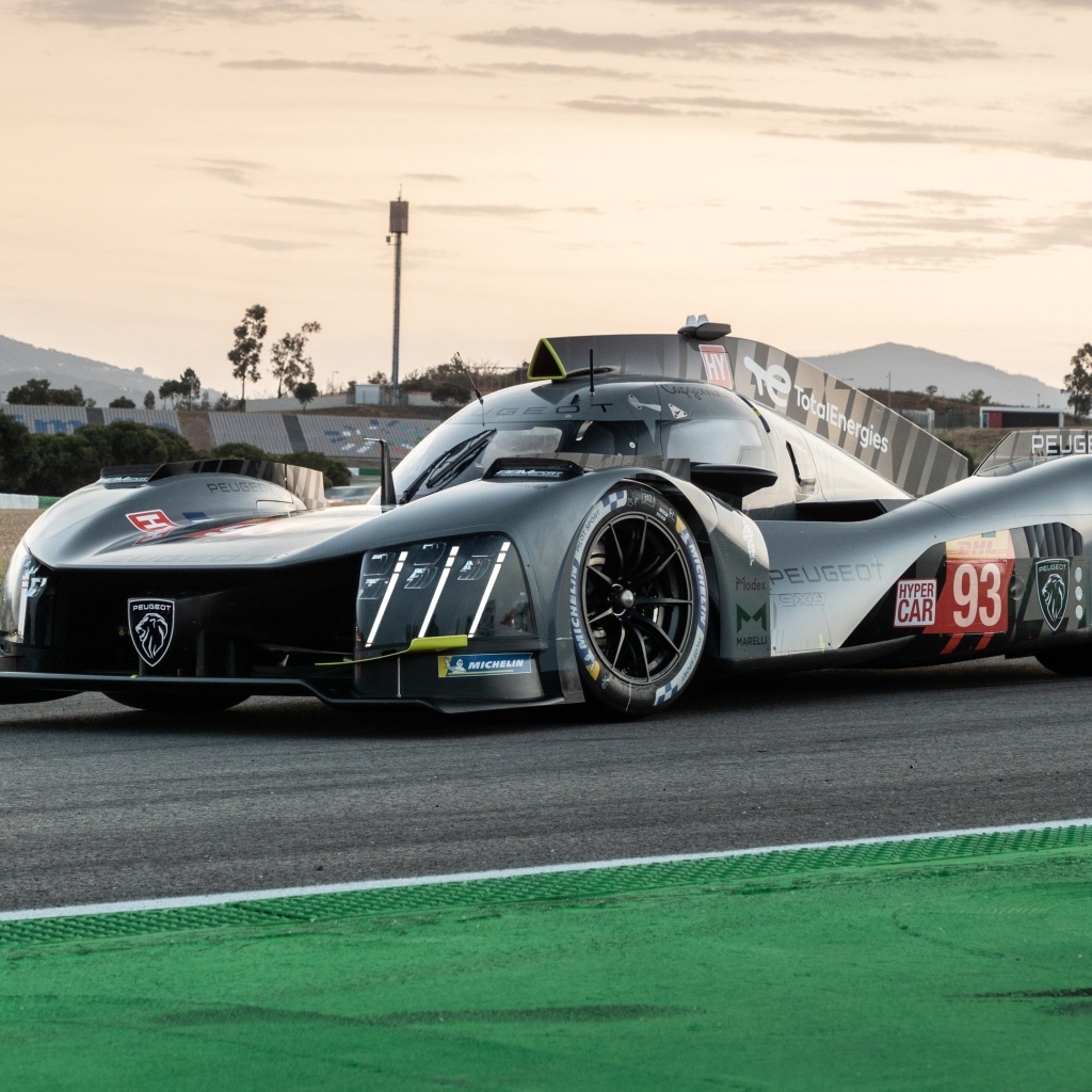 Гоночный автомобиль Peugeot 9X8 2022 года