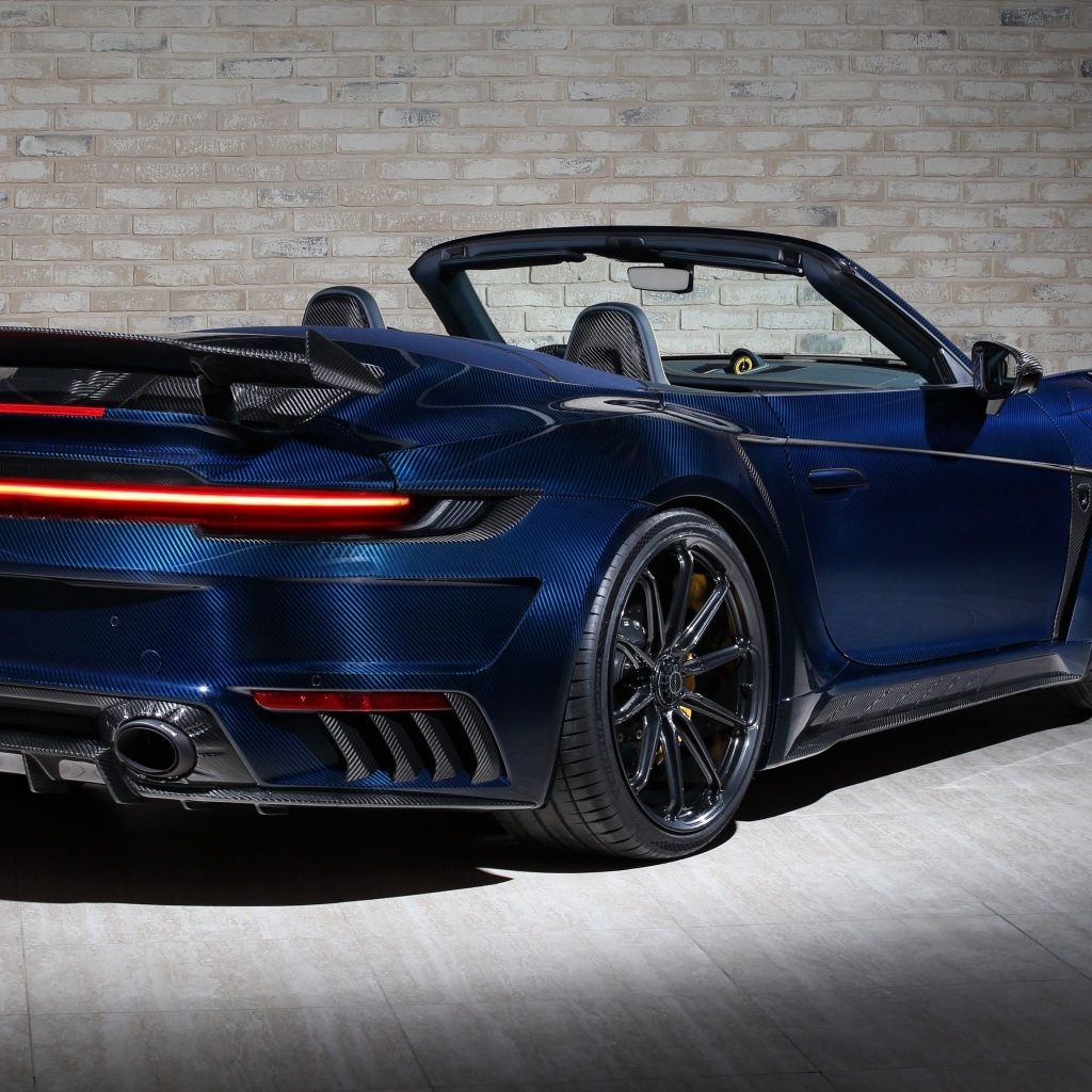 Синий кабриолет Porsche 911 Turbo S Stinger GTR вид сзади