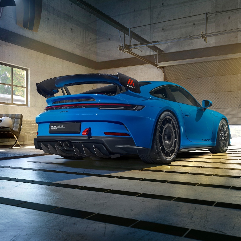 Автомобиль Porsche 911 GT3 вид сзади