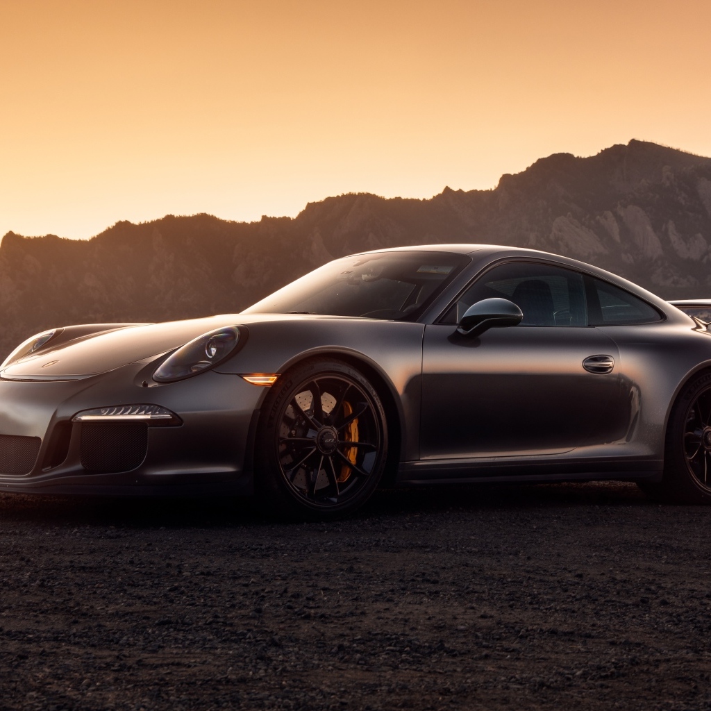 Дорогой автомобиль Porsche 911 GT3