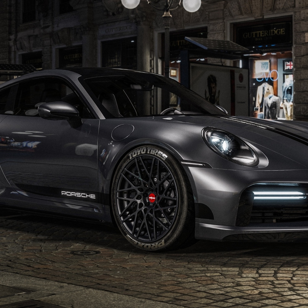 Быстрый автомобиль Porsche 911 Turbo S у здания